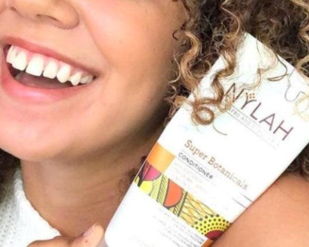 HOW TO MOISTURISE AND HYDRATE AFRO HAIR